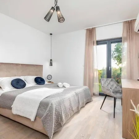 Villa Elegant With Pool And Sauna