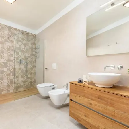 Elegant With Pool And Sauna *