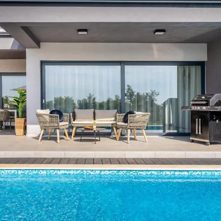 Elegant With Pool And Sauna Rasa