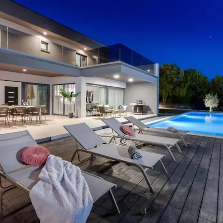 Elegant With Pool And Sauna Villa