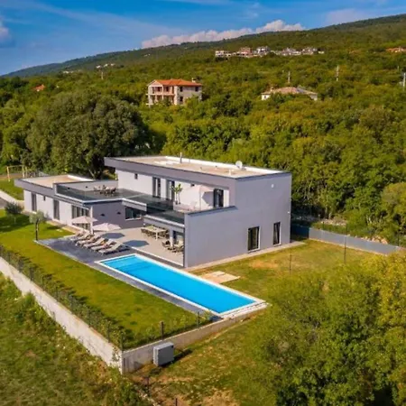 Elegant With Pool And Sauna Villa Raša