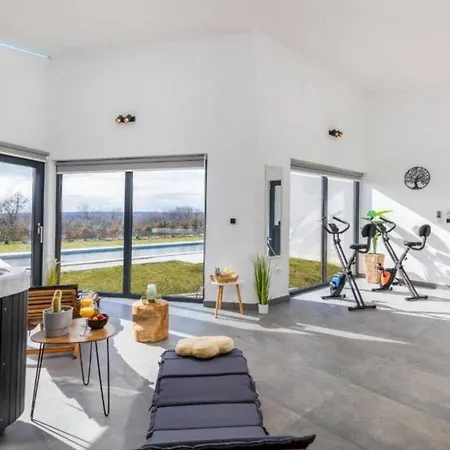 Elegant With Pool And Sauna Villa *