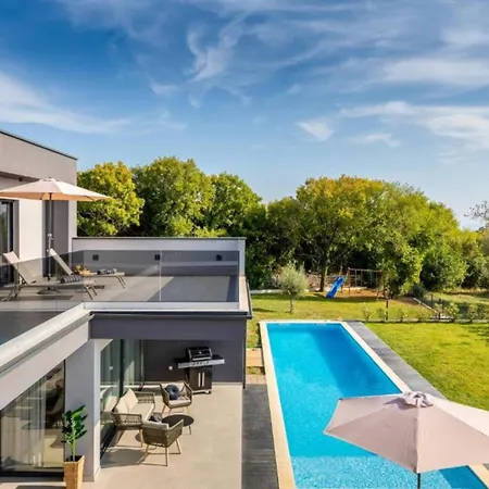 וילה Elegant With Pool And Sauna *