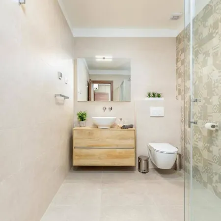 Villa Elegant With Pool And Sauna Raša