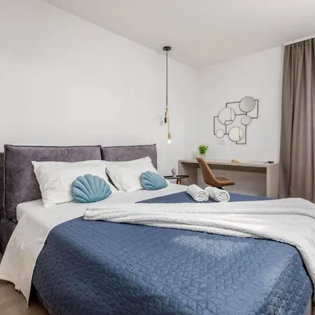 Elegant With Pool And Sauna Raša