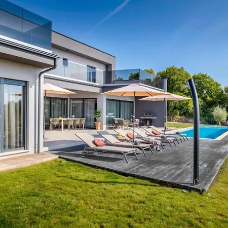 Elegant With Pool And Sauna * Raša