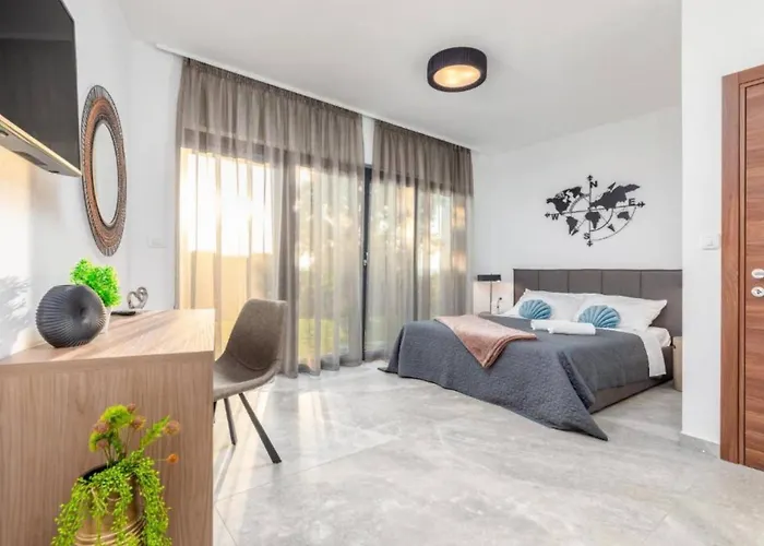 Elegant With Pool And Sauna * Rasa