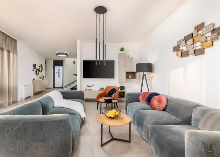 Elegant With Pool And Sauna Rasa